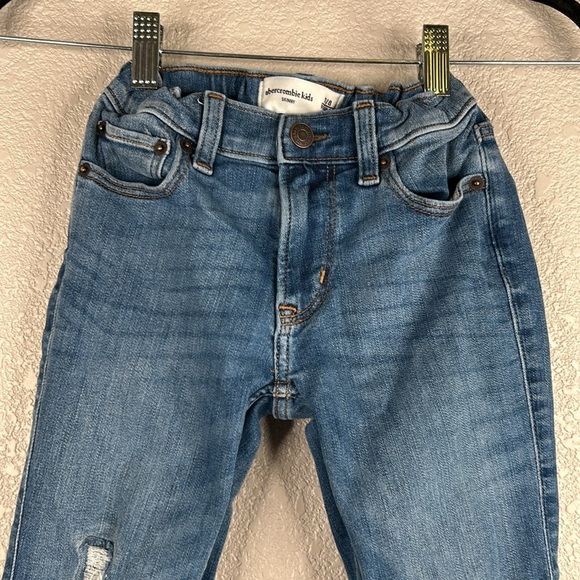 Abercrombie Kid's Girl's Skinny Distressed Medium Wash Jeans Size 7/8 Regular - Picture 2 of 8